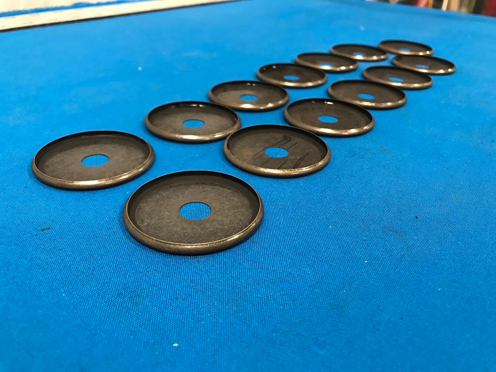 Check rings, Lamp parts Antique brass. Used for 1/8 threaded rod. Dimentions: OD 1.995 ID hole .435 Sold in lot of 13pcs