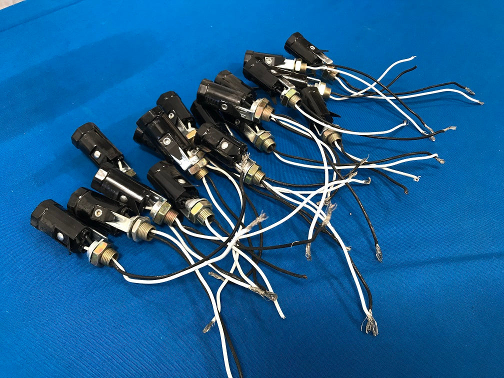 TC-168 4G39 E12 Candelabra socket 125v 75watts with lead wires UL listed. Sold in lot of 18pcs.