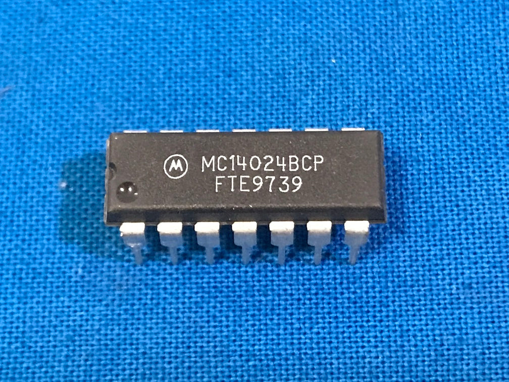 MC14024BCP, FTE9739 Motorola stage ripple counter CMOS IC (sold in lot of 24pcs)