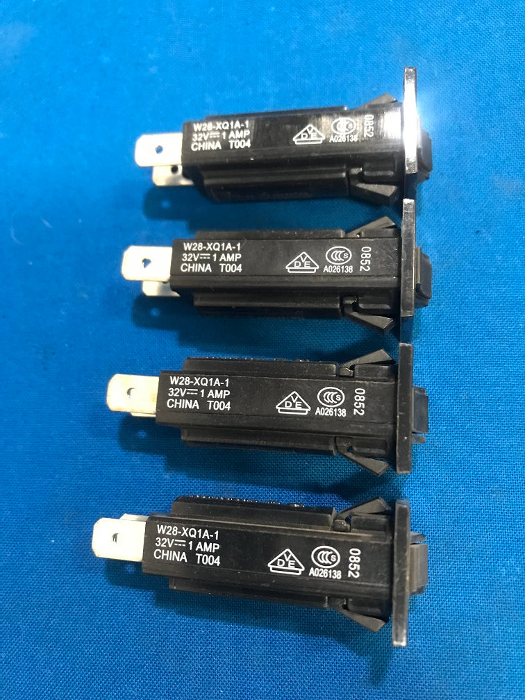 W28-XQ1A-1 Tyco electronics, Circuit breaker thermal, 1A 250vac - 32vdc Push to reset thru-hole panel mount