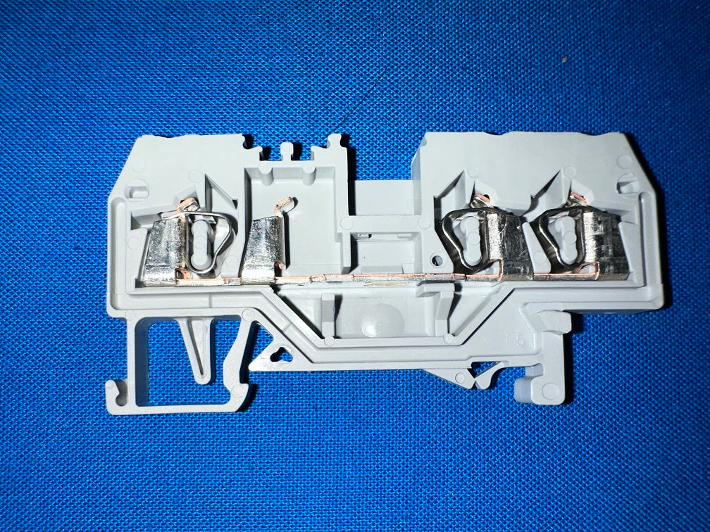 280 IEC 60947-7-1 Wago 3 position terminal block Feed thru, (lot of 11pcs)