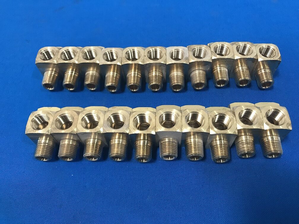 X2225P-2   PARKER Brass Pipe Fitting  SAE J530,SAE J531   thread size 1/8 male  to 1/8 female (Sold in Lot of 21 pcs)  Connection