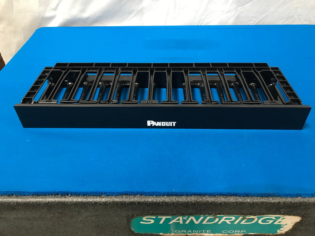 NMF1  Panduit Rack Cable management 19" Panel width racks