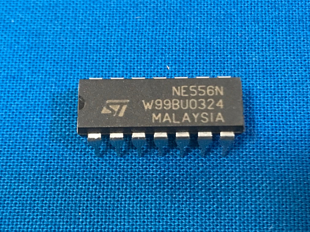 NE556N ST  W99BU0324  Dual bipolar Timer Dip 14 (sold in lot of 24pcs)