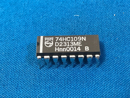 74HC109N   Integrated Circuit Dual JK Flip Flop with set and reset + edge Made by Philips (sold in lot of 10pcs)