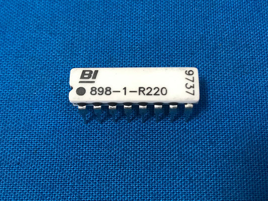 898-1-R220 16 Pin dip Resistor network BECKMAN.  (sold in lot of 20pcs)