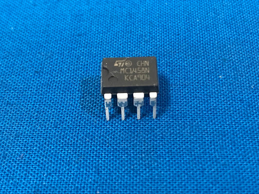 MC1458N OPERATIONAL AMPLIFIER- op amps dual operational amp   (sold in lot of  25 pcs)