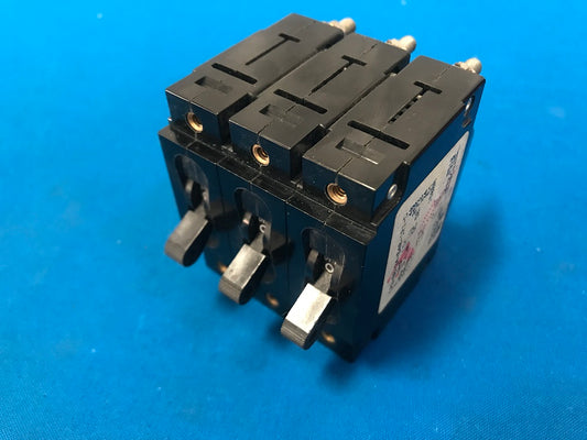 CA3-B0-34-640-121-D  Carling Technologies, Circuit breaker 40 amps ( used in great condition)