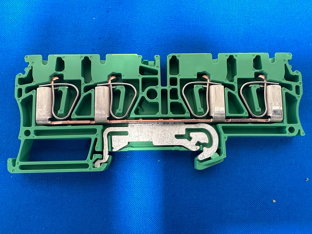 7904280000  weidmuller ZPE 4/4AN  Terminal block connector 4 position ground,earth green,yellow   10-26 awg (sold in lot of 21 pcs)